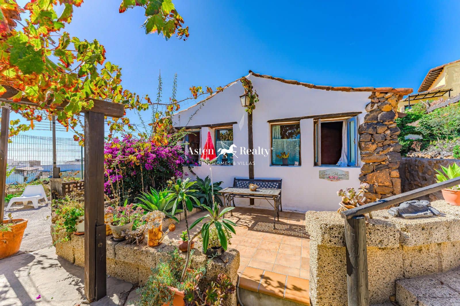 13 soveværelse Finca/Landehus til salg i San Miguel de Abona med swimmingpool garage - € 1.500.000 (Ref: 8774760)