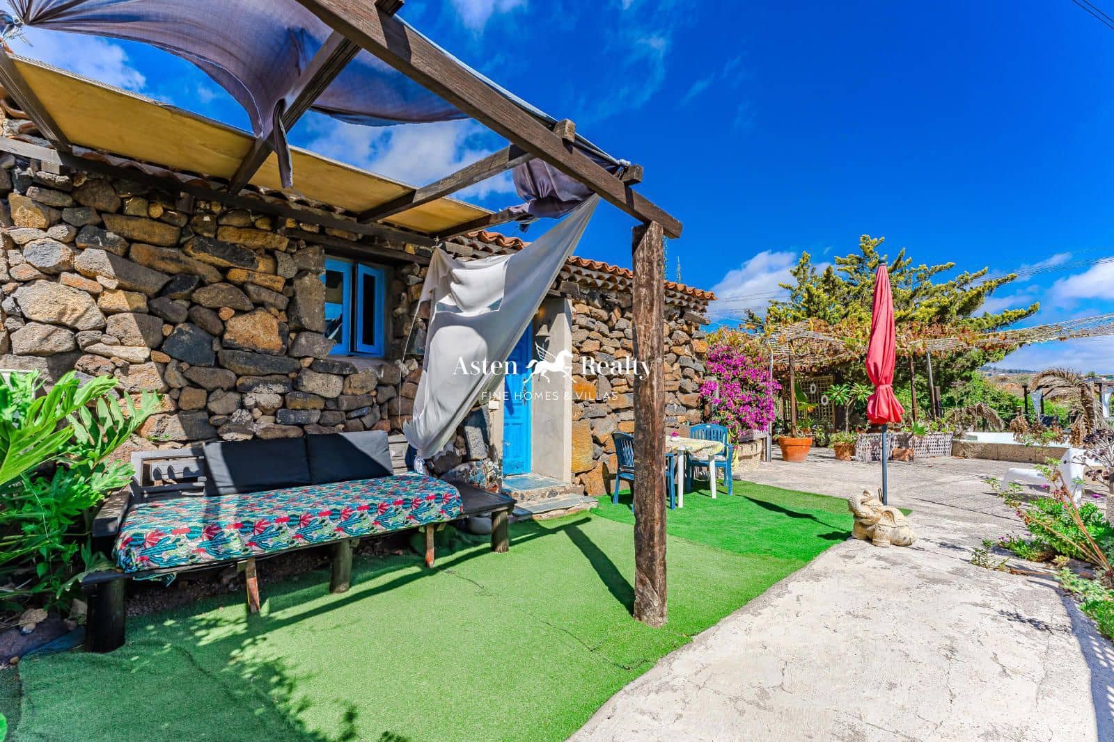 13 soveværelse Finca/Landehus til salg i San Miguel de Abona med swimmingpool garage - € 1.500.000 (Ref: 8774760)