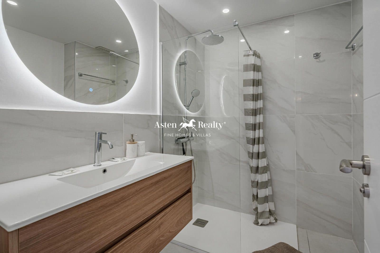 2 soveværelse Lejlighed til salg i Torviscas med swimmingpool - € 367.500 (Ref: 8777054)