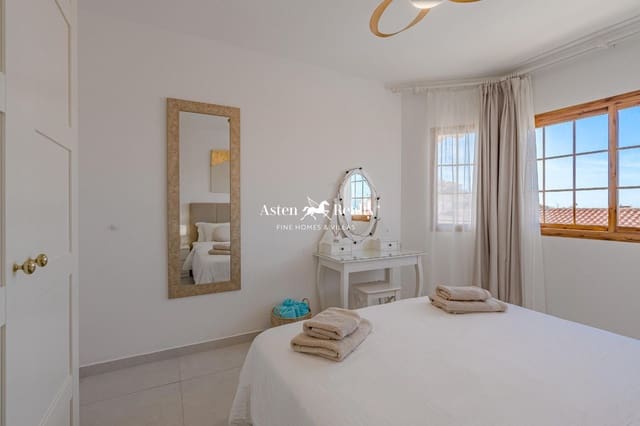 2 slaapkamer Flat te koop in Torviscas, Adeje met zwembad - € 367.500 (Ref: 8777054)