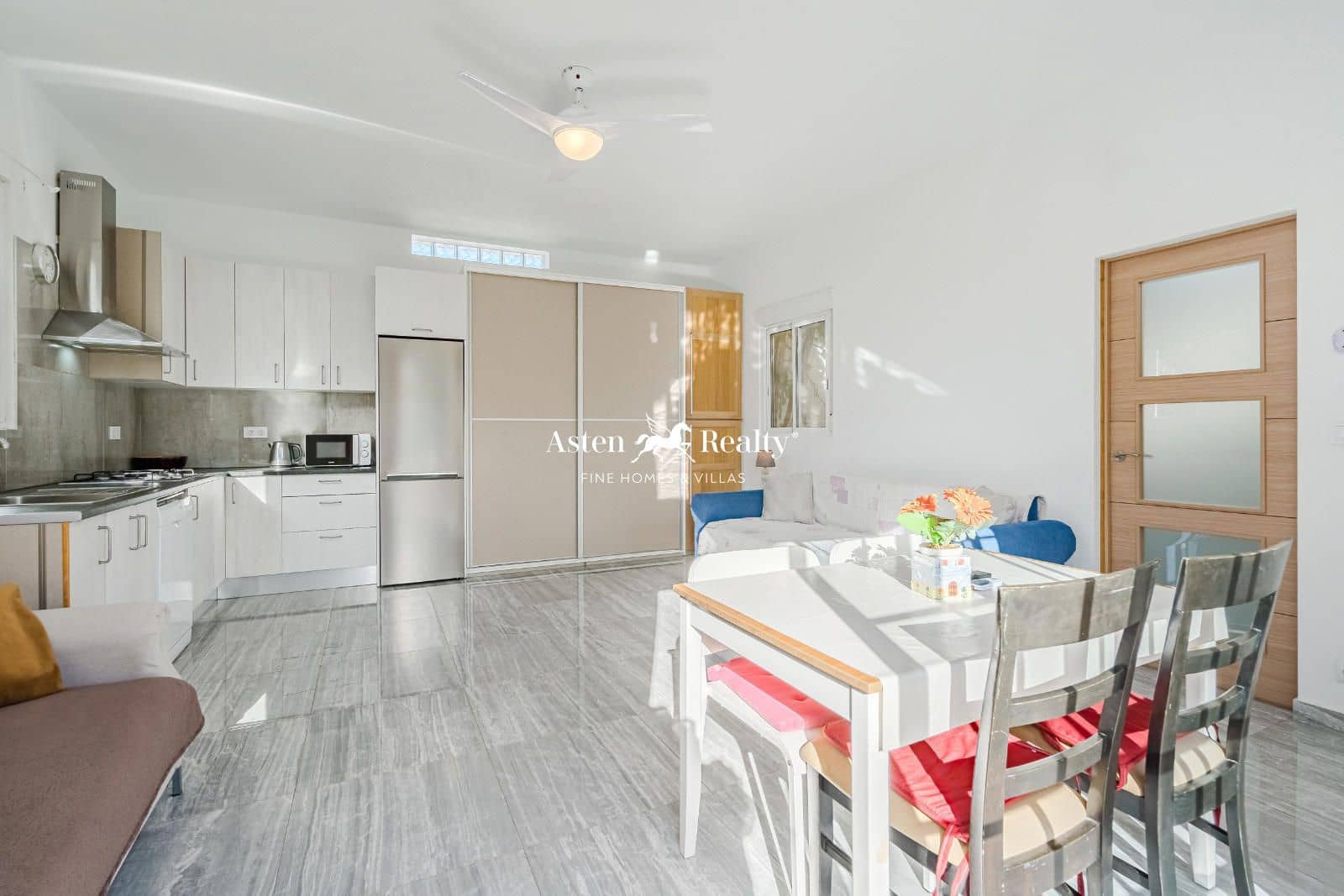 5 chambre Villa/Maison à vendre à Arona avec garage - 580 000 € (Ref: 8777645)