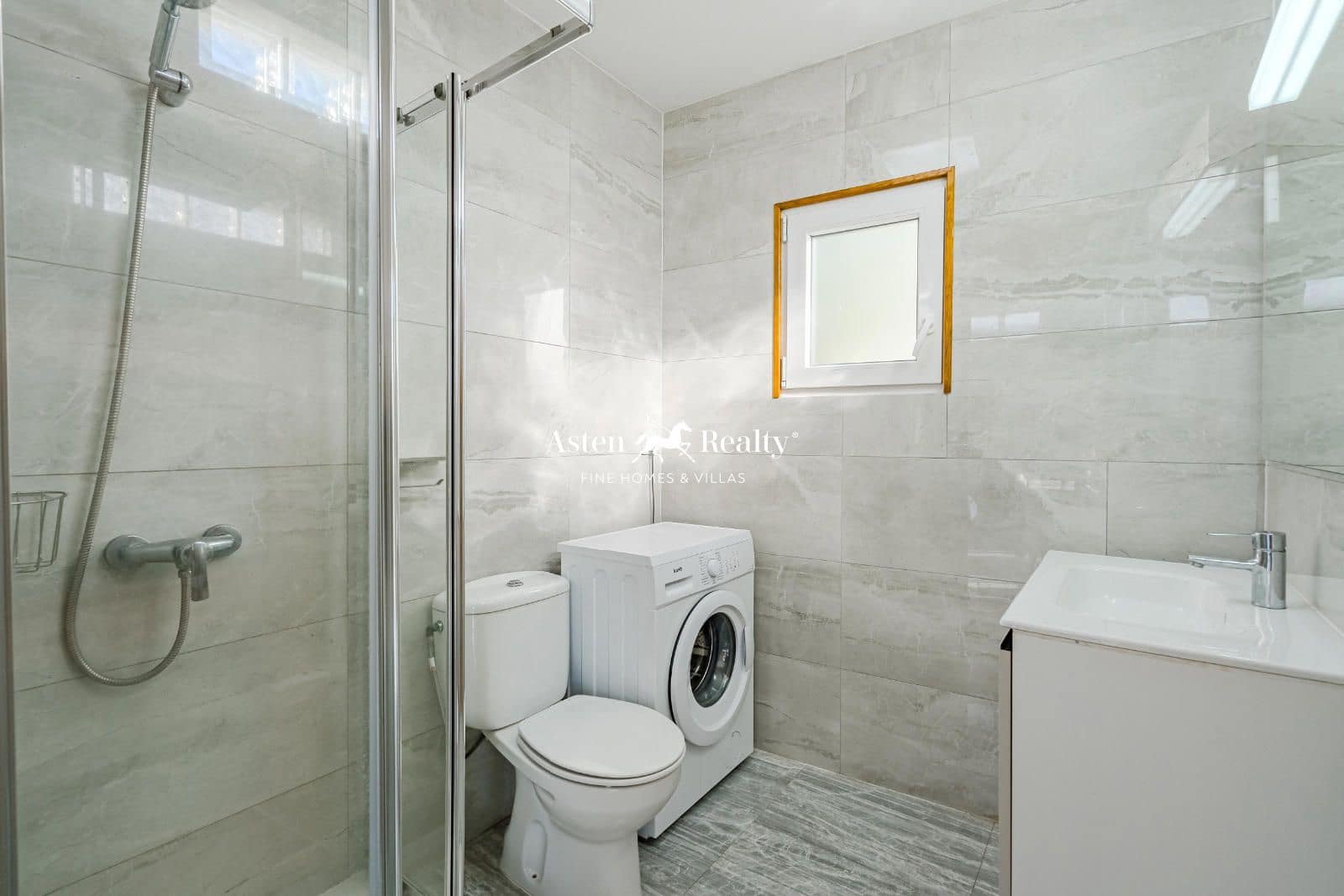 5 chambre Villa/Maison à vendre à Arona avec garage - 580 000 € (Ref: 8777645)