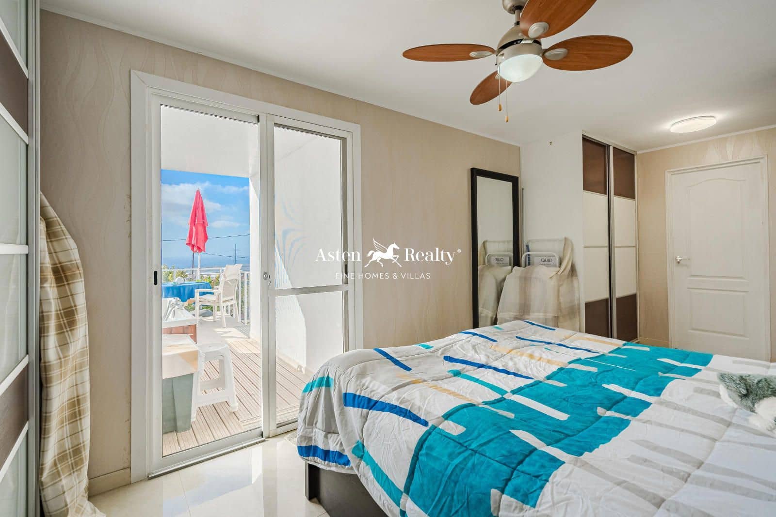 5 chambre Villa/Maison à vendre à Arona avec garage - 580 000 € (Ref: 8777645)