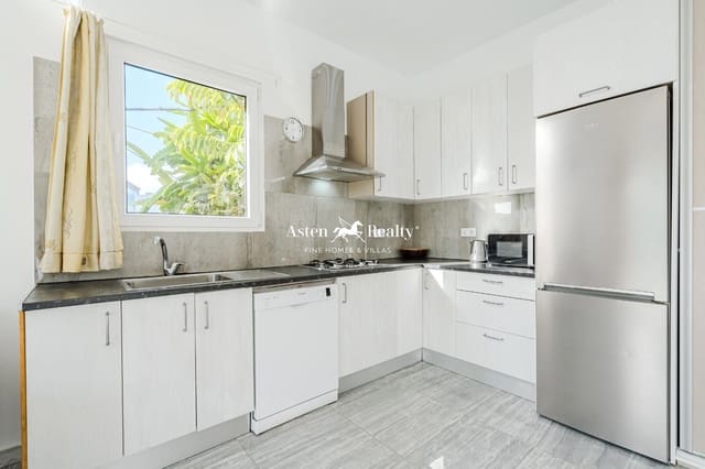 5 chambre Villa/Maison à vendre à Arona avec garage - 580 000 € (Ref: 8777645)