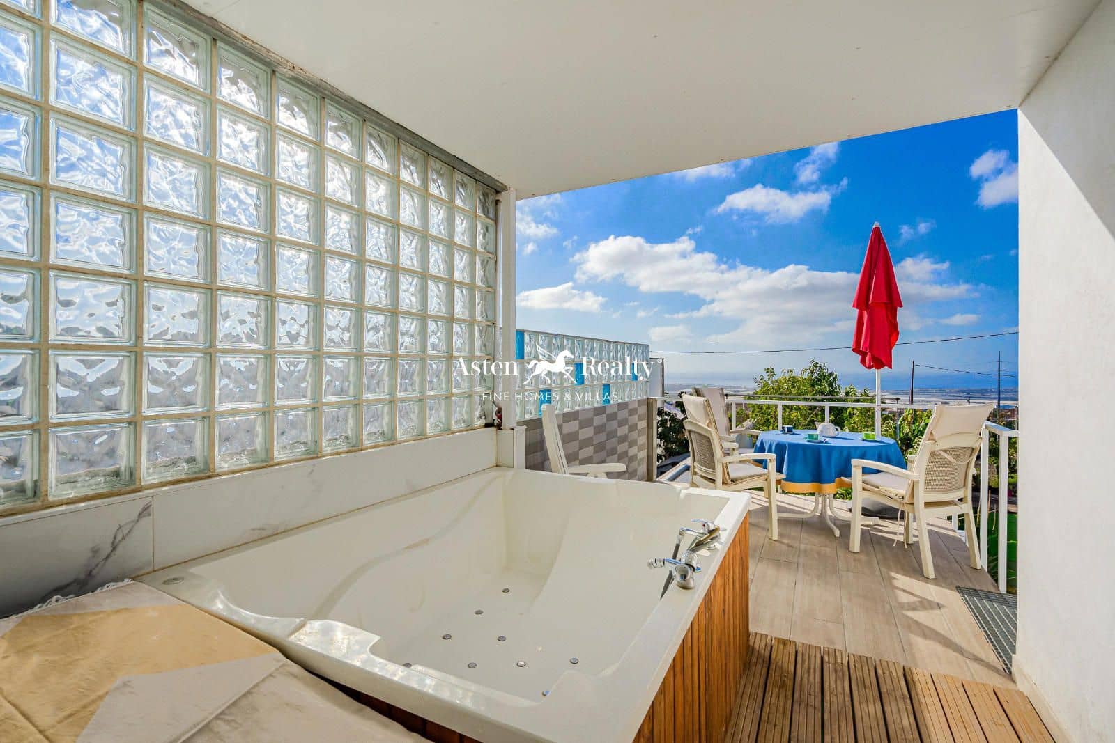 5 chambre Villa/Maison à vendre à Arona avec garage - 580 000 € (Ref: 8777645)