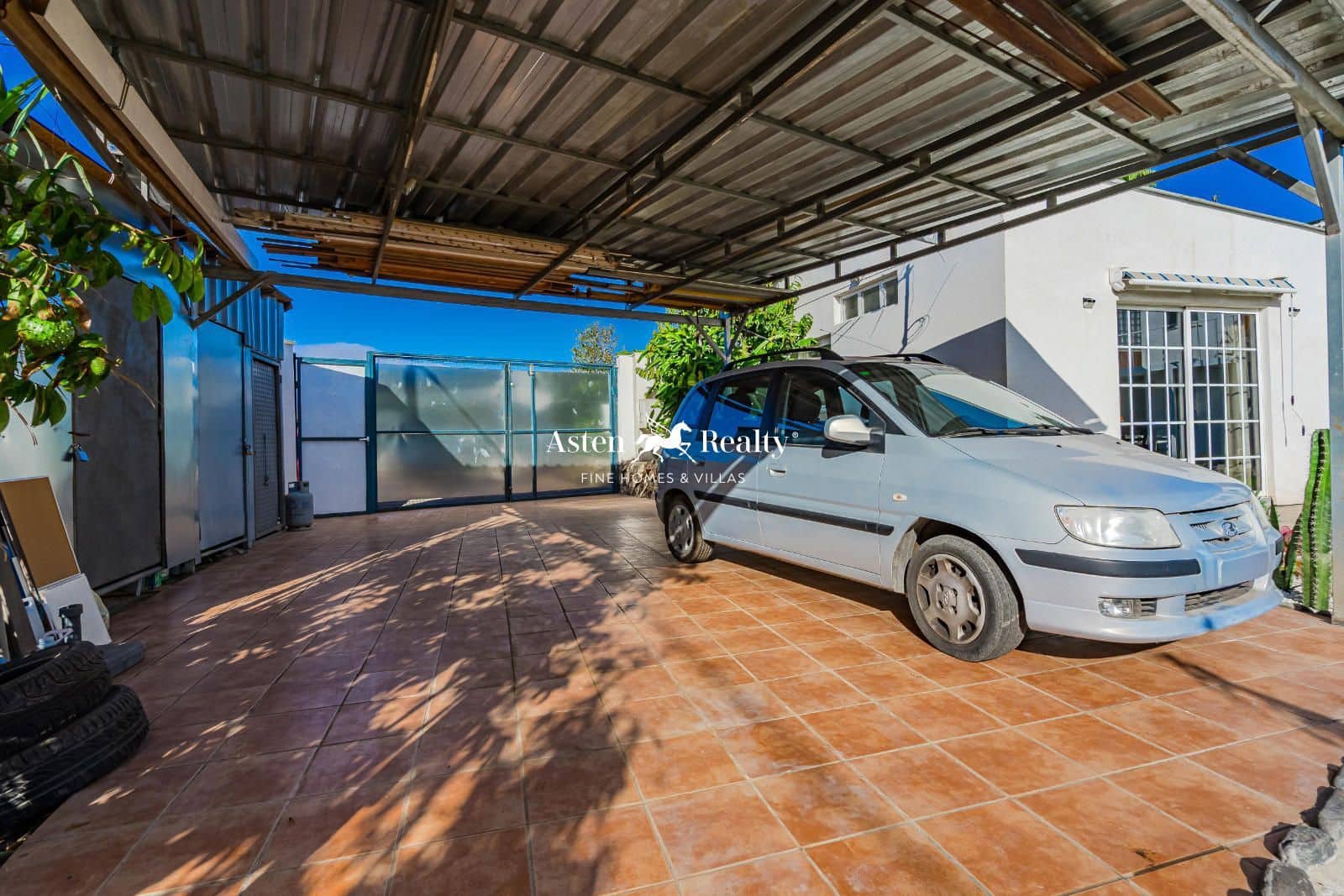 5 chambre Villa/Maison à vendre à Arona avec garage - 580 000 € (Ref: 8777645)