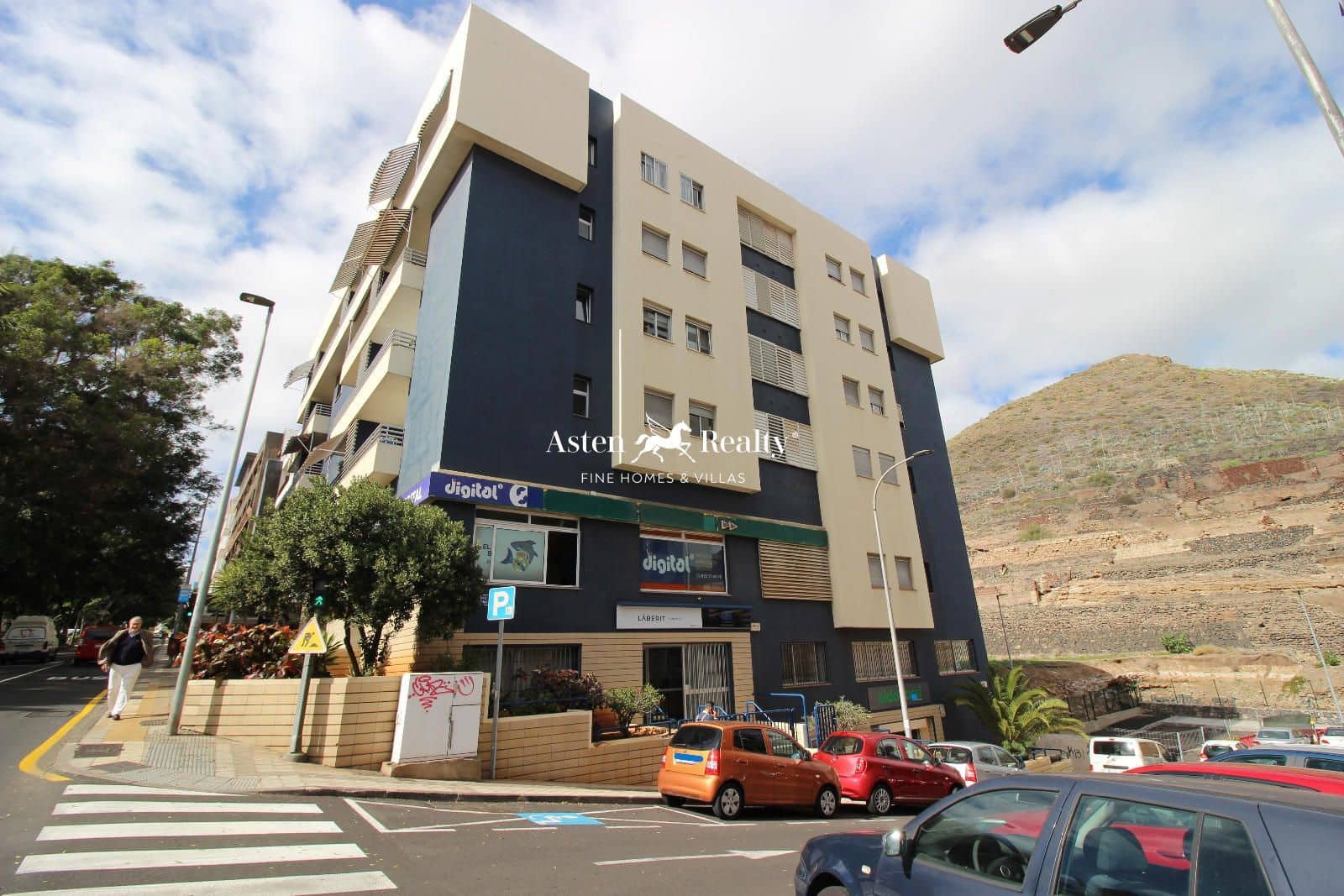Virksomhed til salg i Santa Cruz de Tenerife - € 990.000 (Ref: 8782283)