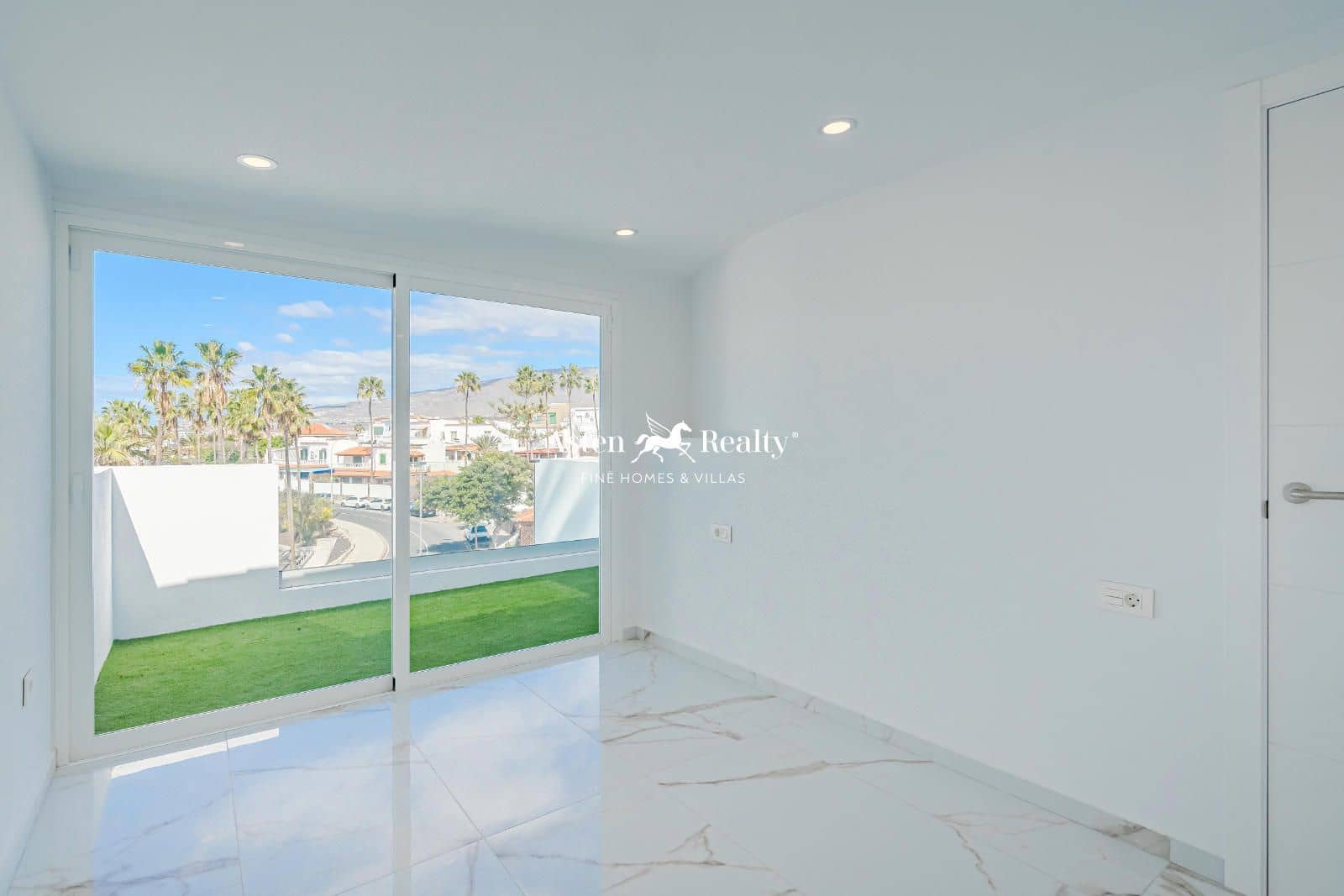 3 quarto Casa em Banda para venda em Costa Adeje com piscina garagem - 1 350 000 € (Ref: 8796697)