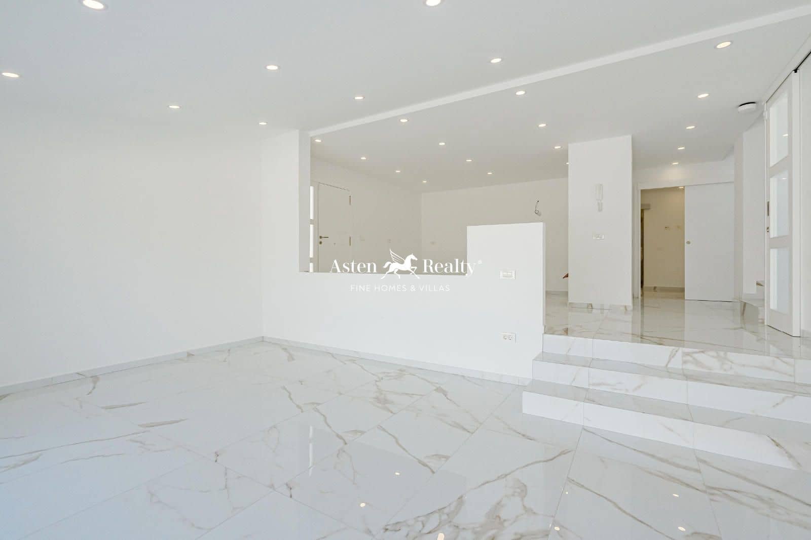 3 quarto Casa em Banda para venda em Costa Adeje com piscina garagem - 1 350 000 € (Ref: 8796697)