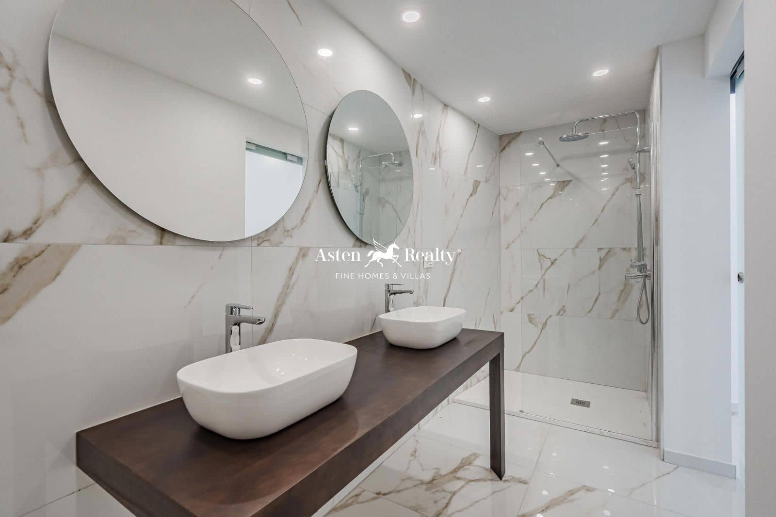 3 quarto Casa em Banda para venda em Costa Adeje com piscina garagem - 1 350 000 € (Ref: 8796697)