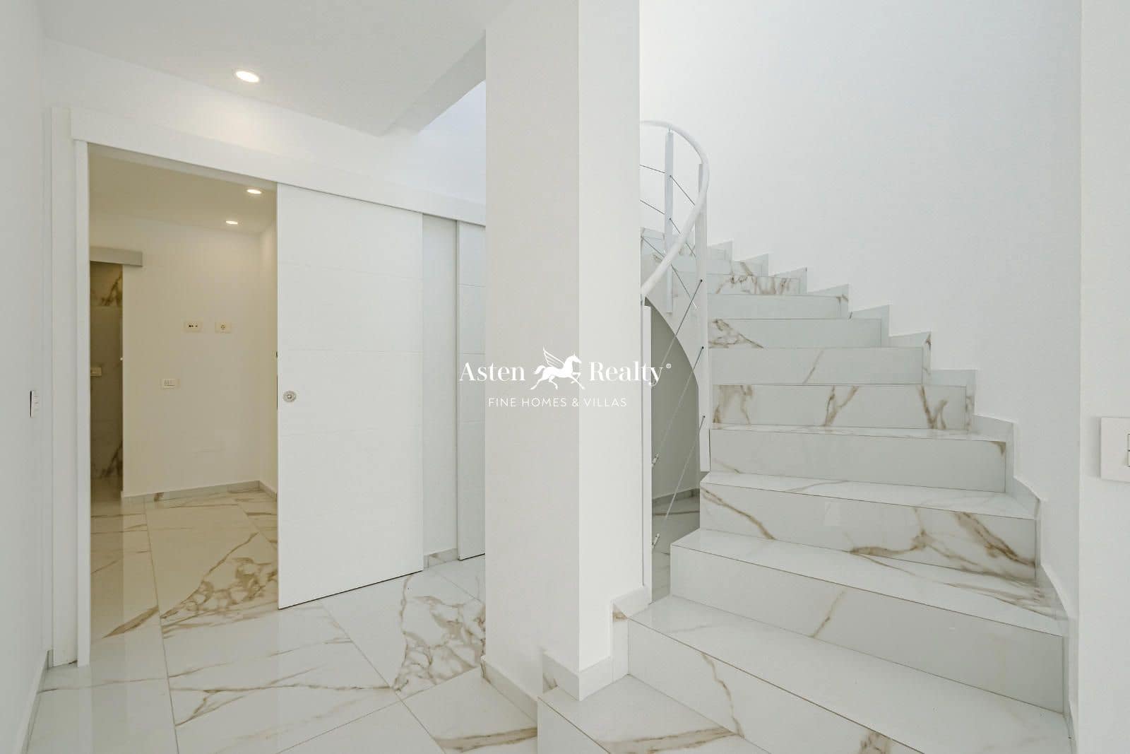 3 quarto Casa em Banda para venda em Costa Adeje com piscina garagem - 1 350 000 € (Ref: 8796697)