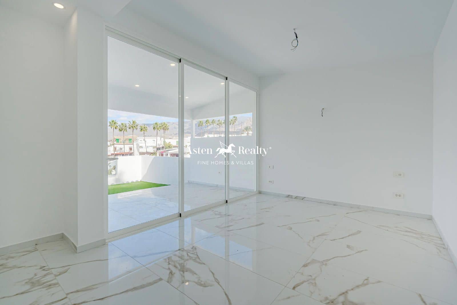 3 quarto Casa em Banda para venda em Costa Adeje com piscina garagem - 1 350 000 € (Ref: 8796697)