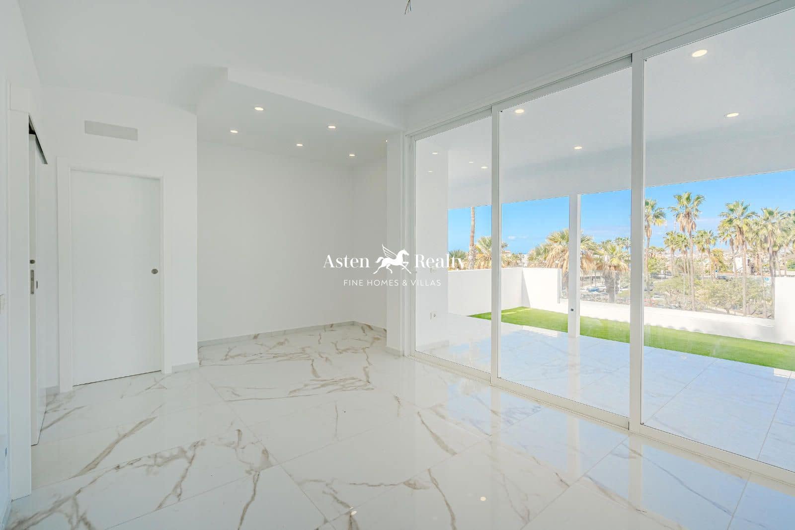 3 quarto Casa em Banda para venda em Costa Adeje com piscina garagem - 1 350 000 € (Ref: 8796697)