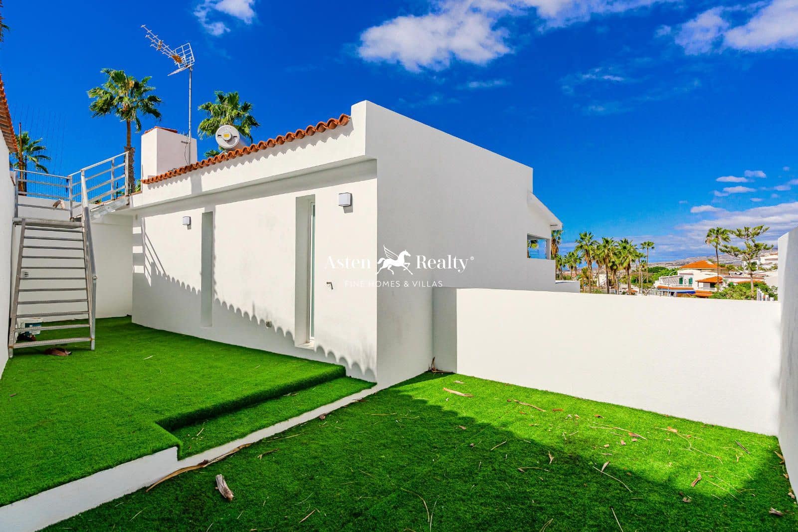 3 quarto Casa em Banda para venda em Costa Adeje com piscina garagem - 1 350 000 € (Ref: 8796697)