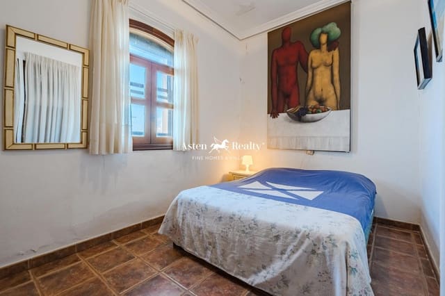 4 soveværelse Villa til salg i El Medano, Granadilla de Abona med garage - € 729.000 (Ref: 8810881)