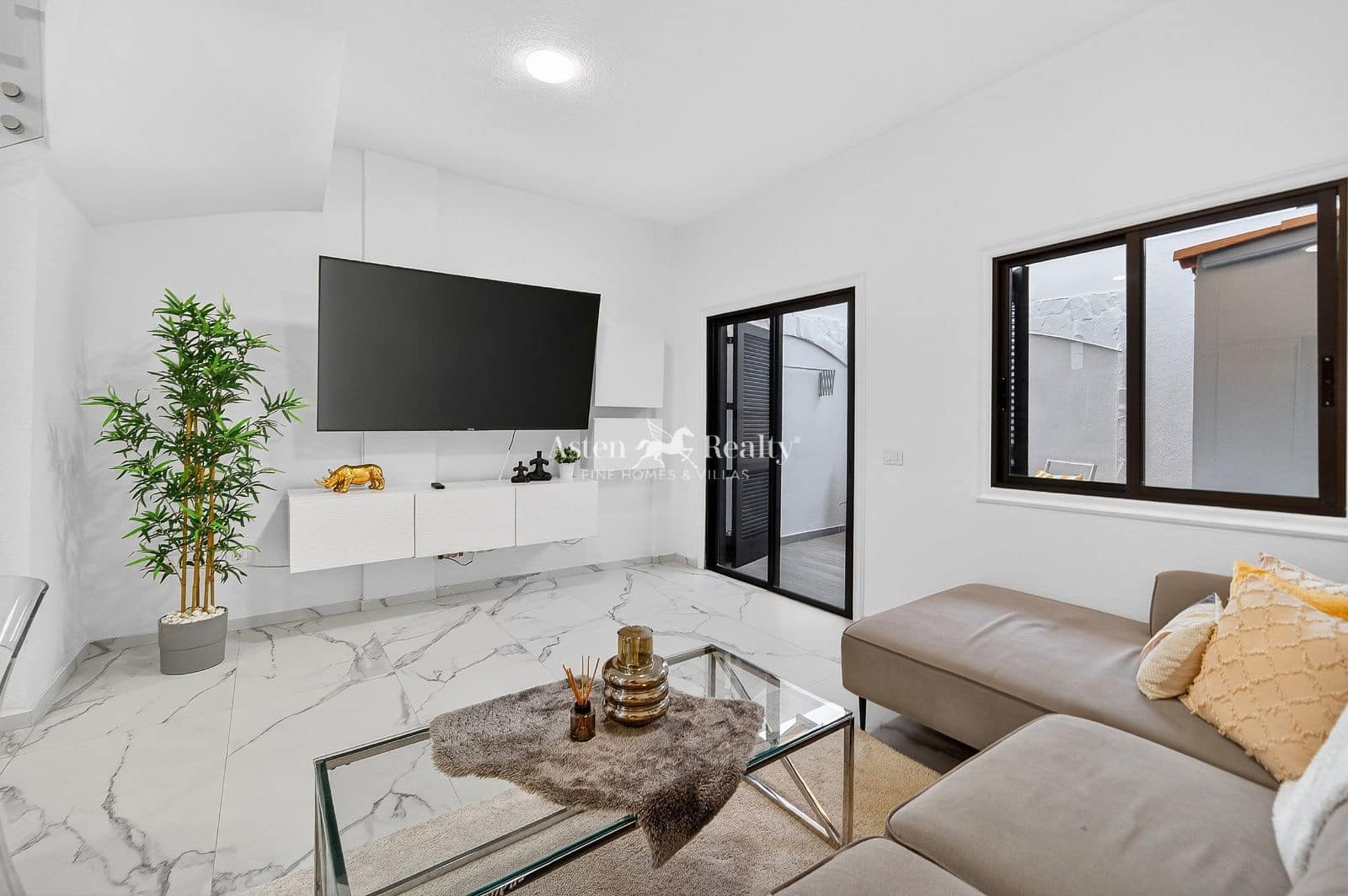 2 quarto Casa em Banda para venda em Chayofa com piscina garagem - 360 000 € (Ref: 8820617)