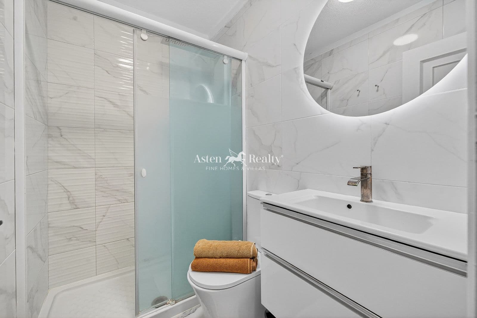 2 quarto Casa em Banda para venda em Chayofa com piscina garagem - 360 000 € (Ref: 8820617)