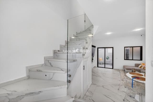 2 soverom Hus til salgs i Chayofa, Arona med svømmebasseng garasje - € 360 000 (Ref: 8820617)