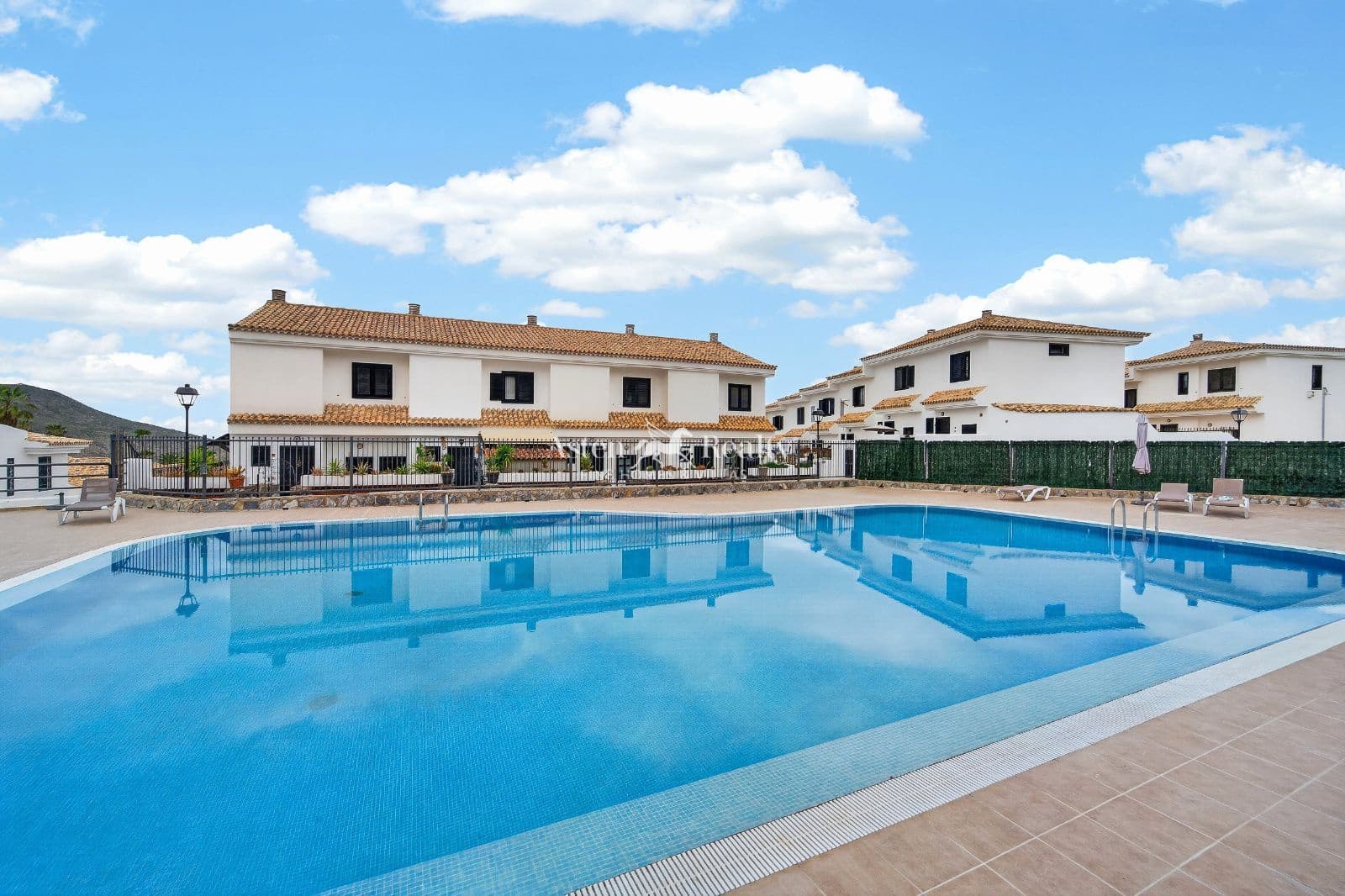 2 quarto Casa em Banda para venda em Chayofa com piscina garagem - 360 000 € (Ref: 8820617)