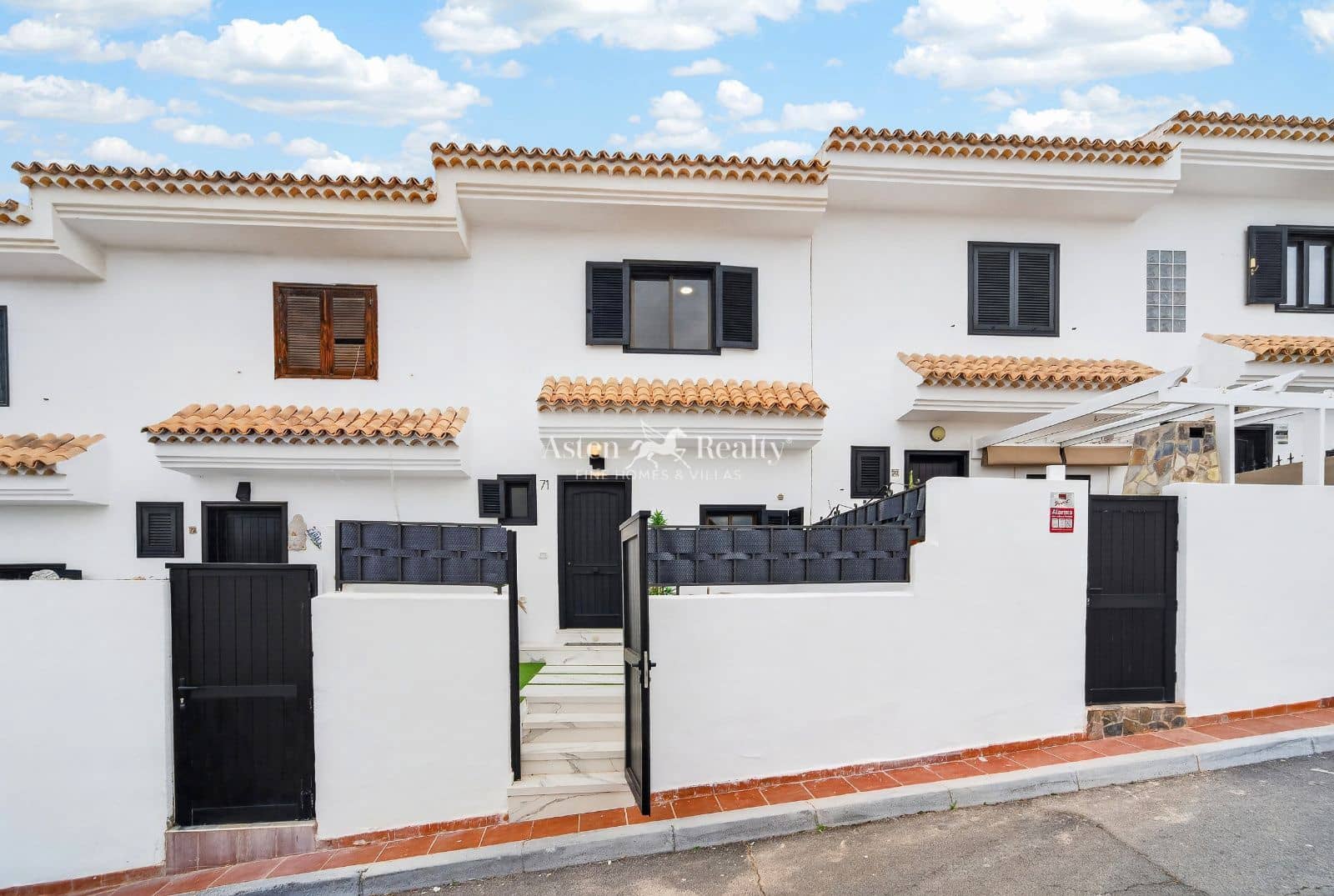 2 quarto Casa em Banda para venda em Chayofa com piscina garagem - 360 000 € (Ref: 8820617)