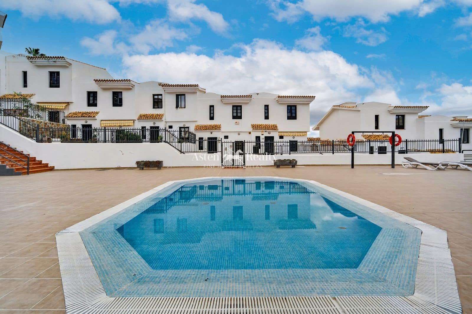 2 quarto Casa em Banda para venda em Chayofa com piscina garagem - 360 000 € (Ref: 8820617)
