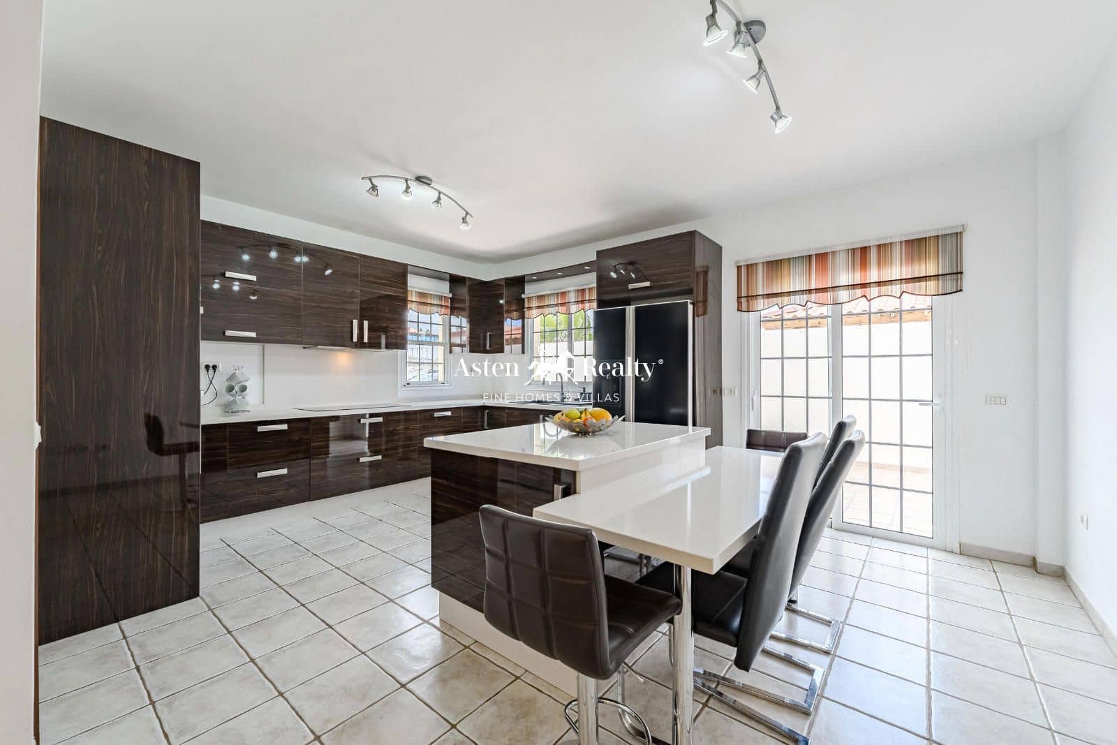 4 slaapkamer Huis te koop in Golf del Sur met zwembad garage - € 1.600.000 (Ref: 8824264)