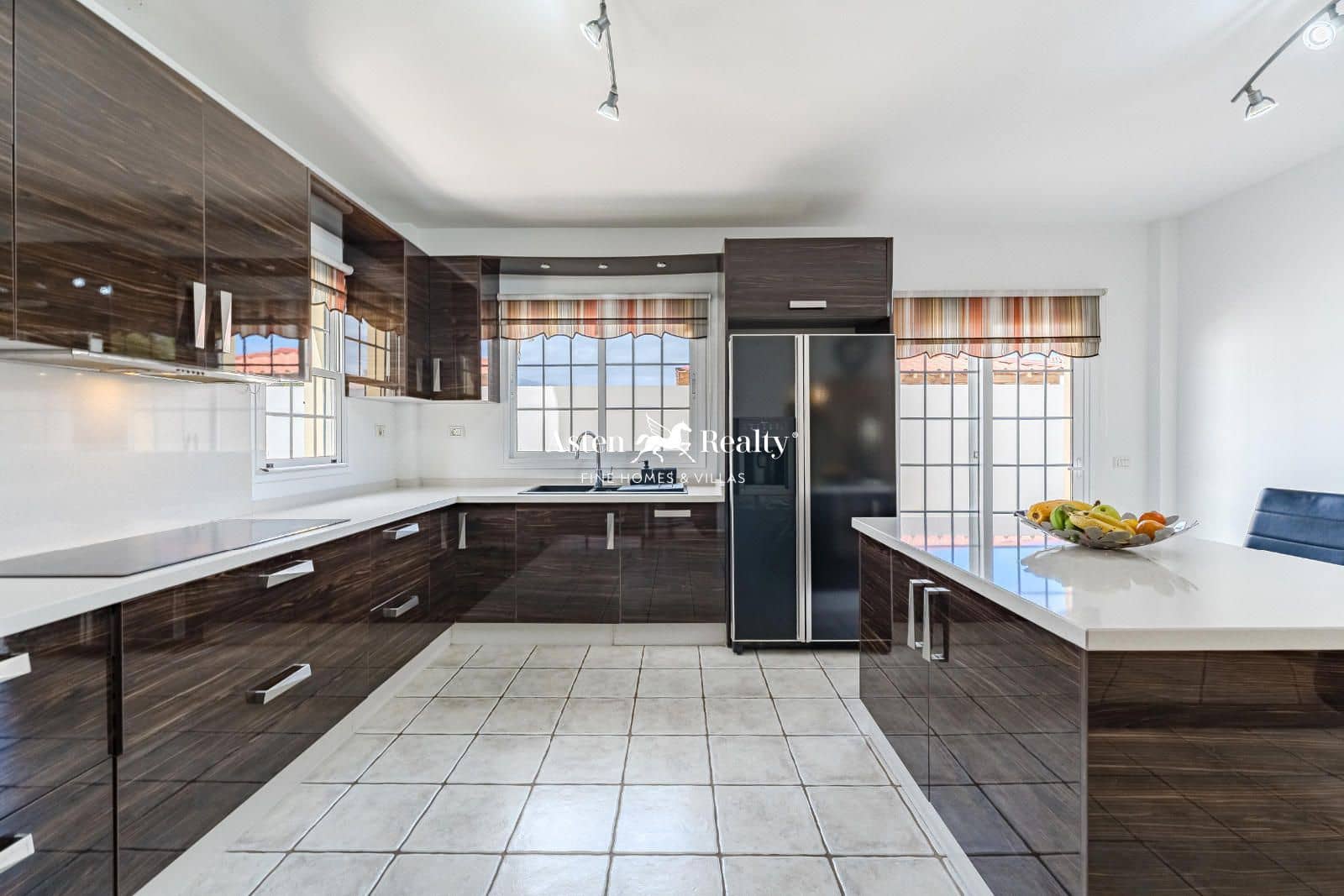 4 slaapkamer Huis te koop in Golf del Sur met zwembad garage - € 1.600.000 (Ref: 8824264)