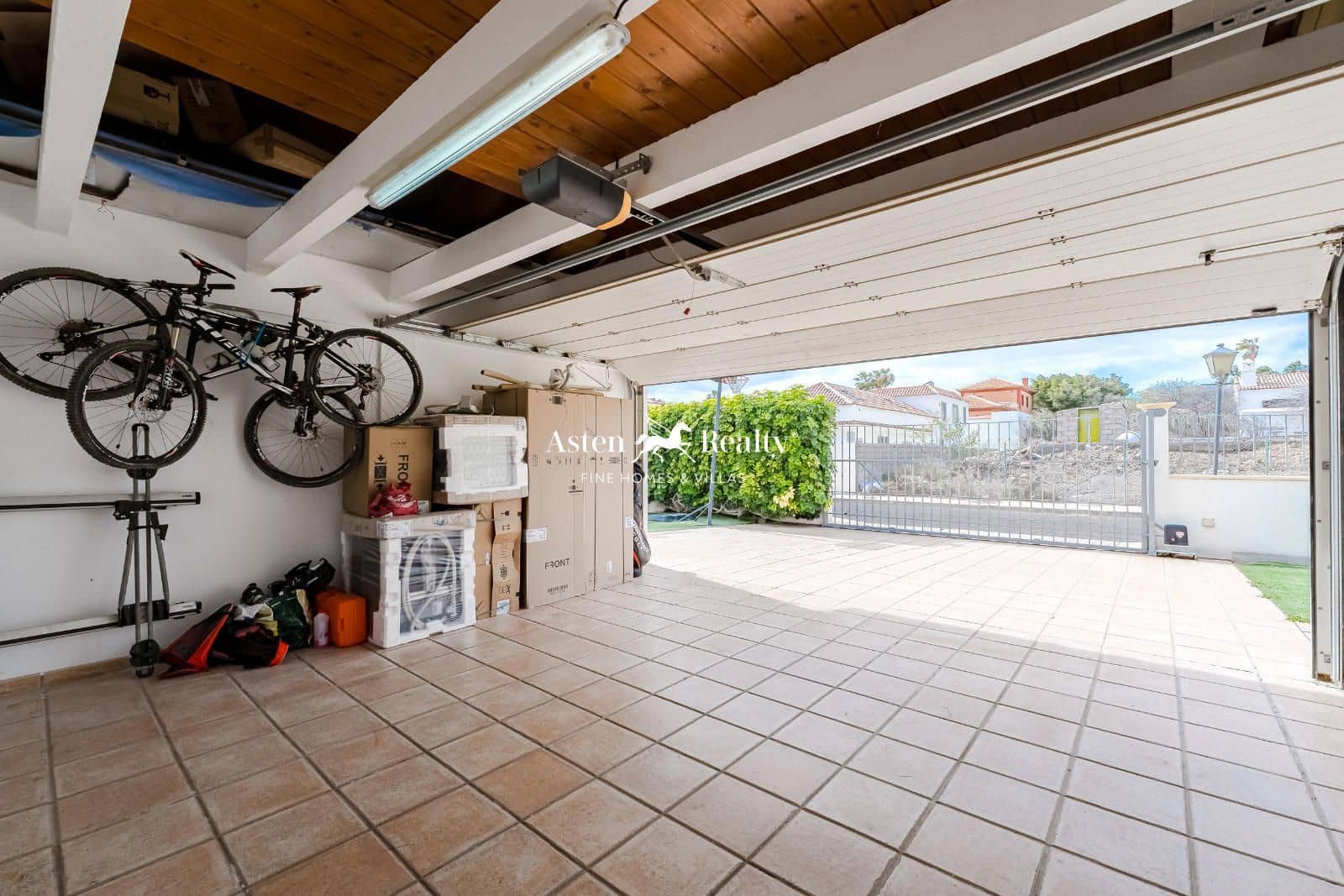 4 slaapkamer Huis te koop in Golf del Sur met zwembad garage - € 1.600.000 (Ref: 8824264)