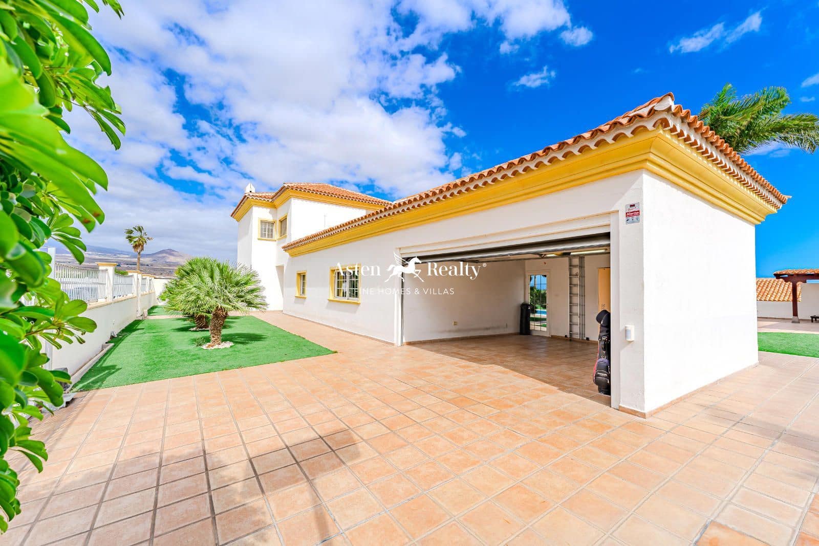 4 slaapkamer Huis te koop in Golf del Sur met zwembad garage - € 1.600.000 (Ref: 8824264)