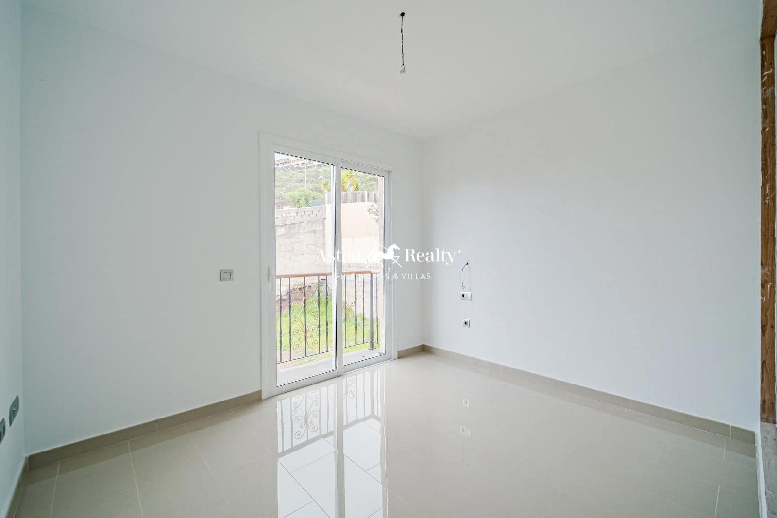 5 bedroom Townhouse for sale in Garachico with garage - € 975,000 (Ref: 8842265)