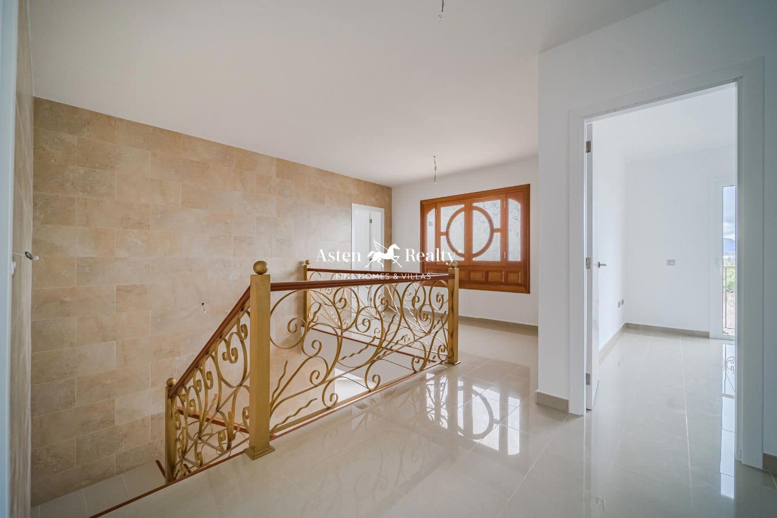 5 bedroom Townhouse for sale in Garachico with garage - € 975,000 (Ref: 8842265)