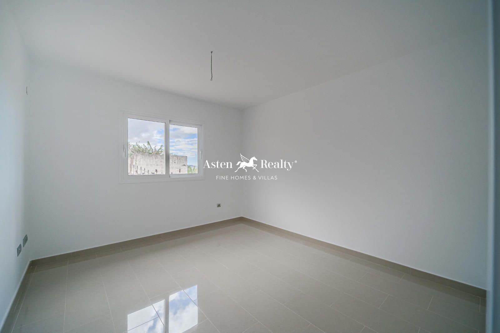 5 bedroom Townhouse for sale in Garachico with garage - € 975,000 (Ref: 8842265)