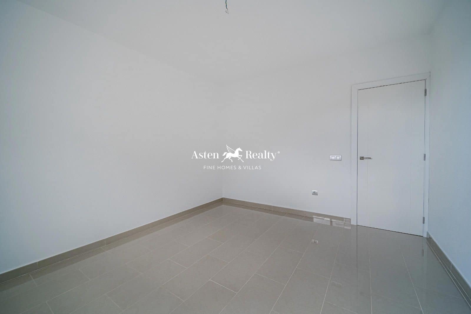 5 bedroom Townhouse for sale in Garachico with garage - € 975,000 (Ref: 8842265)