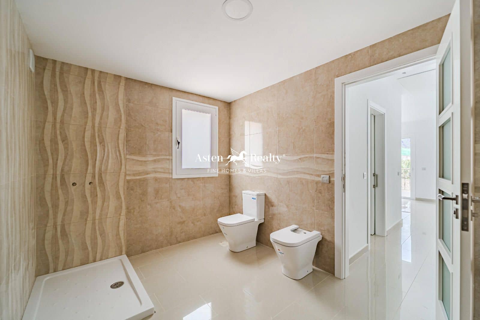 5 bedroom Townhouse for sale in Garachico with garage - € 975,000 (Ref: 8842265)