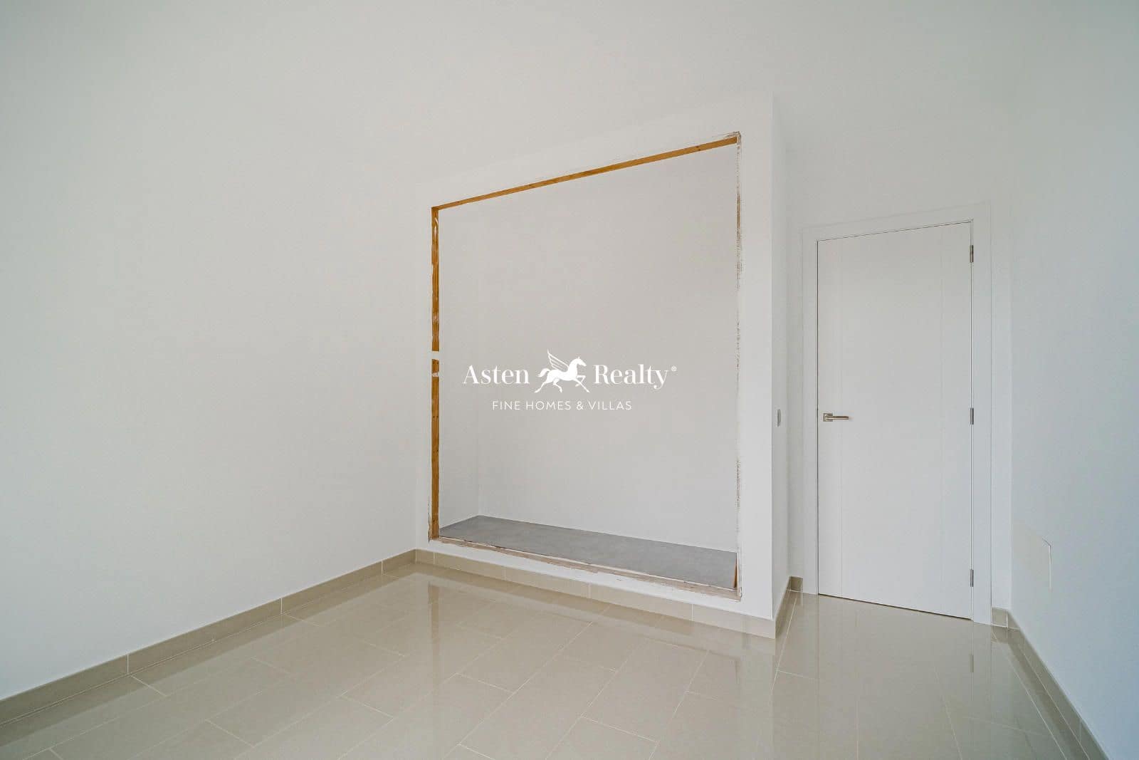 5 bedroom Townhouse for sale in Garachico with garage - € 975,000 (Ref: 8842265)