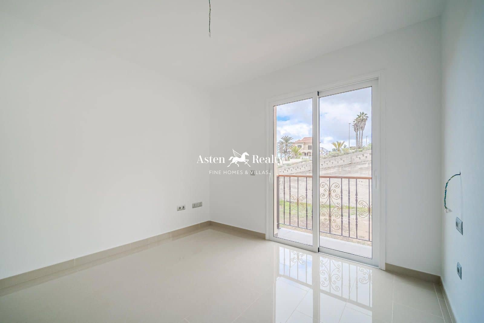 5 bedroom Townhouse for sale in Garachico with garage - € 975,000 (Ref: 8842265)