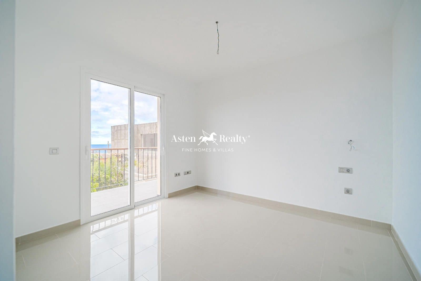 5 bedroom Townhouse for sale in Garachico with garage - € 975,000 (Ref: 8842265)