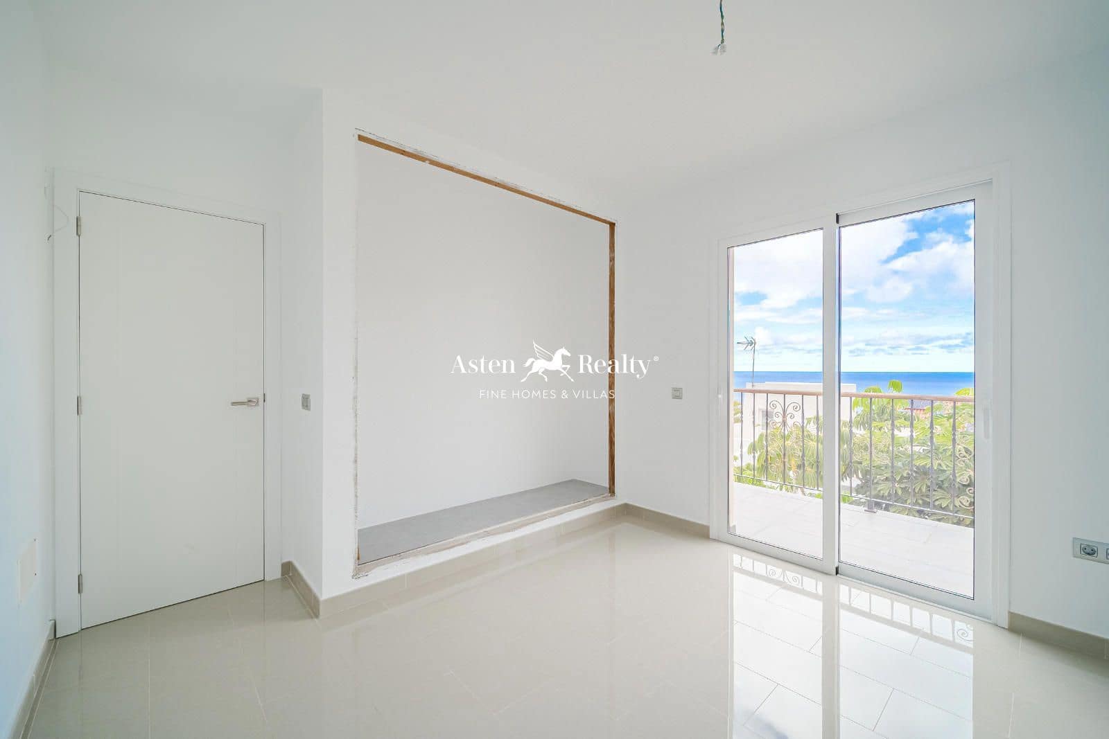 5 bedroom Townhouse for sale in Garachico with garage - € 975,000 (Ref: 8842265)