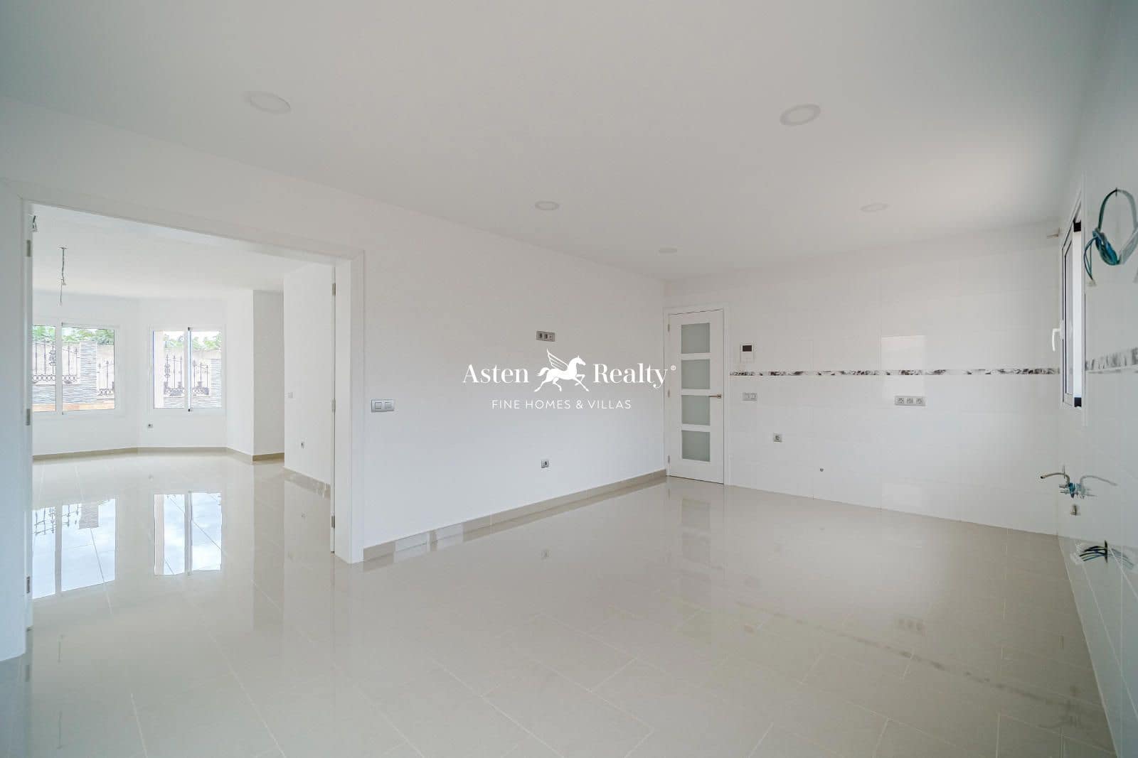 5 bedroom Townhouse for sale in Garachico with garage - € 975,000 (Ref: 8842265)