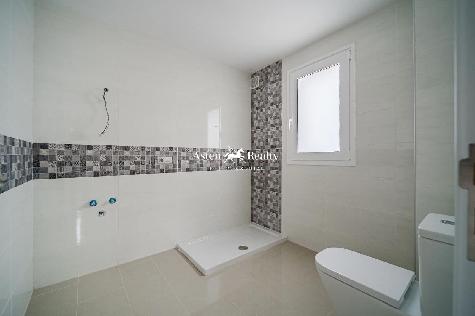 5 bedroom Townhouse for sale in Garachico with garage - € 975,000 (Ref: 8842265)