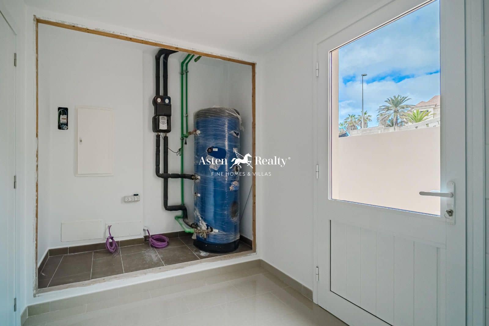 5 bedroom Townhouse for sale in Garachico with garage - € 975,000 (Ref: 8842265)