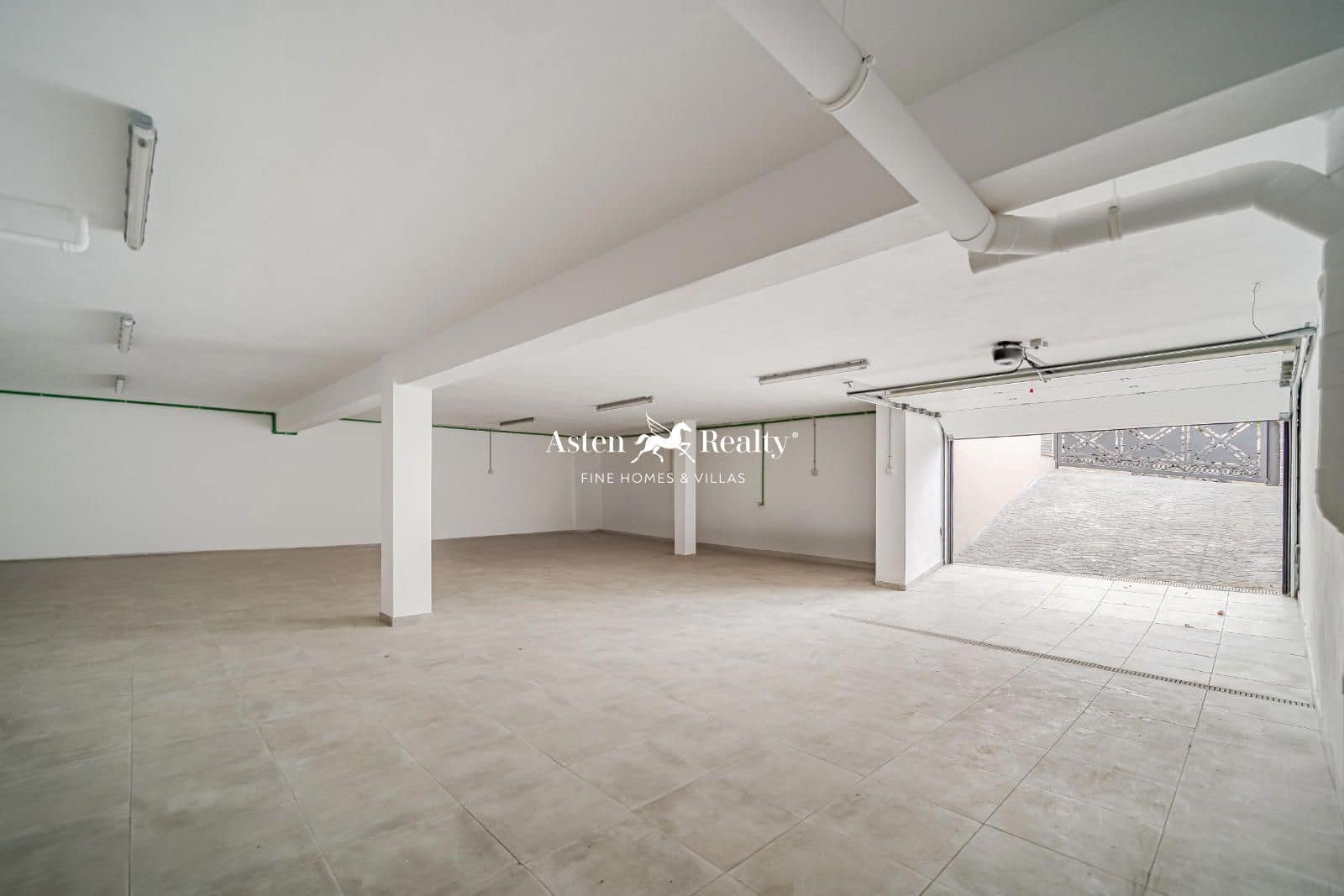 5 bedroom Townhouse for sale in Garachico with garage - € 975,000 (Ref: 8842265)