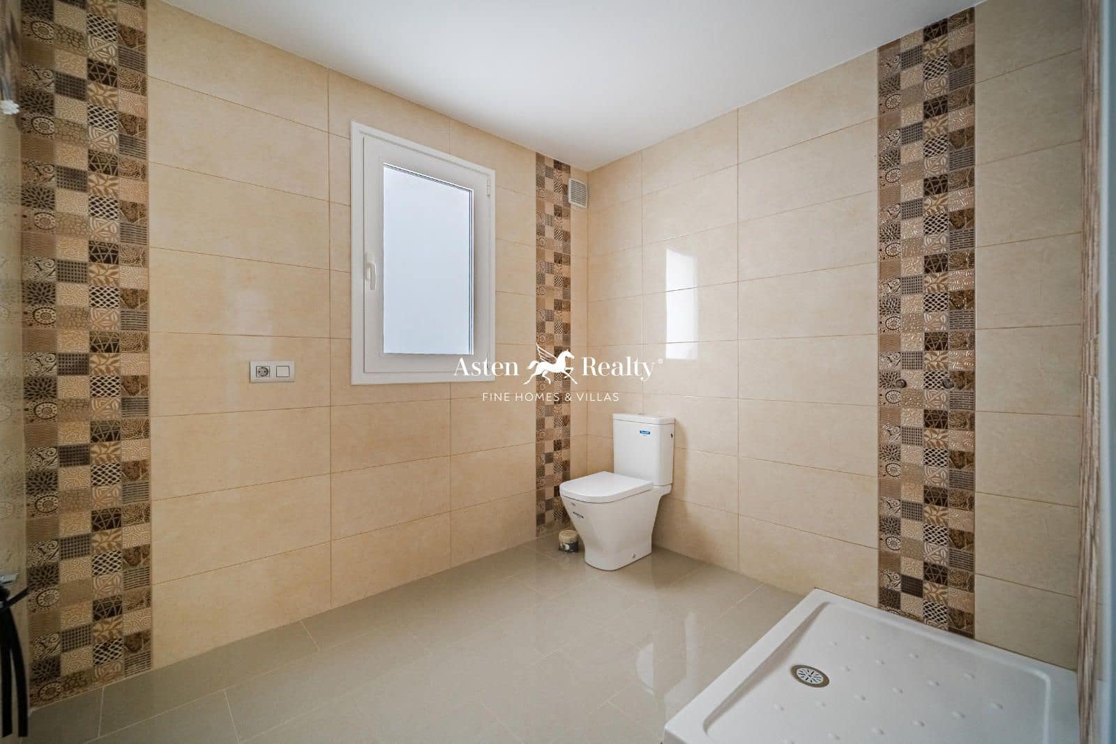 5 bedroom Townhouse for sale in Garachico with garage - € 975,000 (Ref: 8842265)