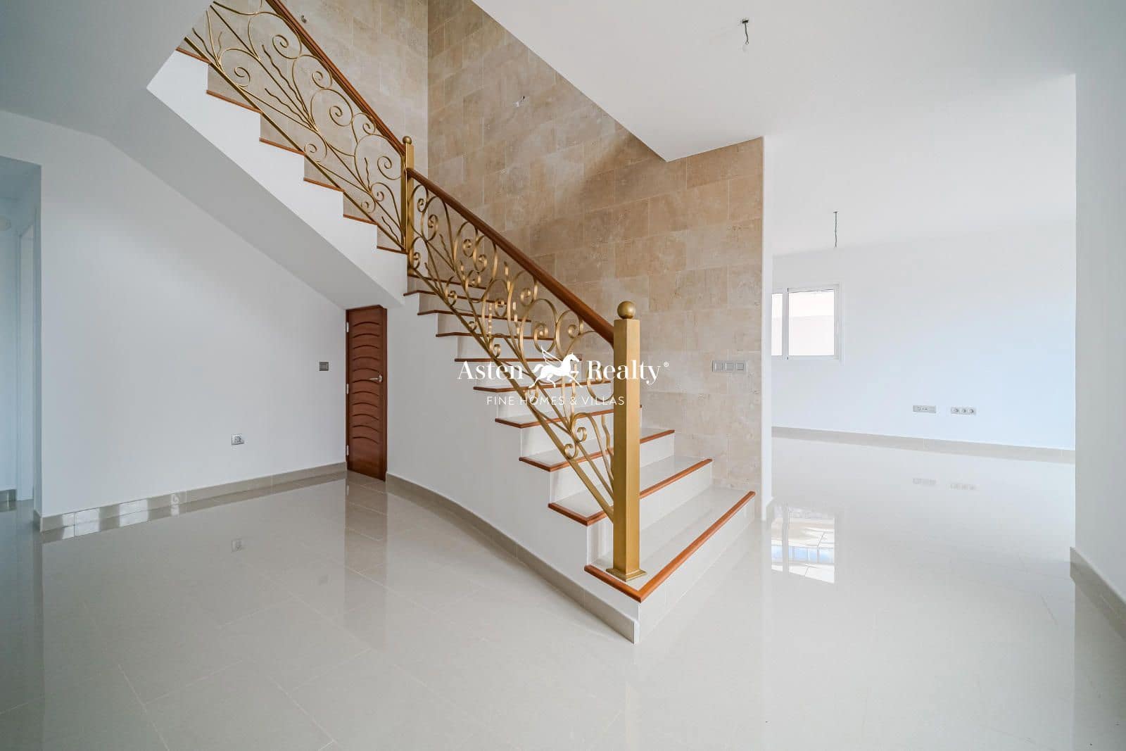 5 bedroom Townhouse for sale in Garachico with garage - € 975,000 (Ref: 8842265)