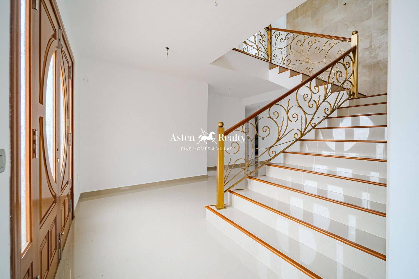 5 bedroom Townhouse for sale in Garachico with garage - € 975,000 (Ref: 8842265)