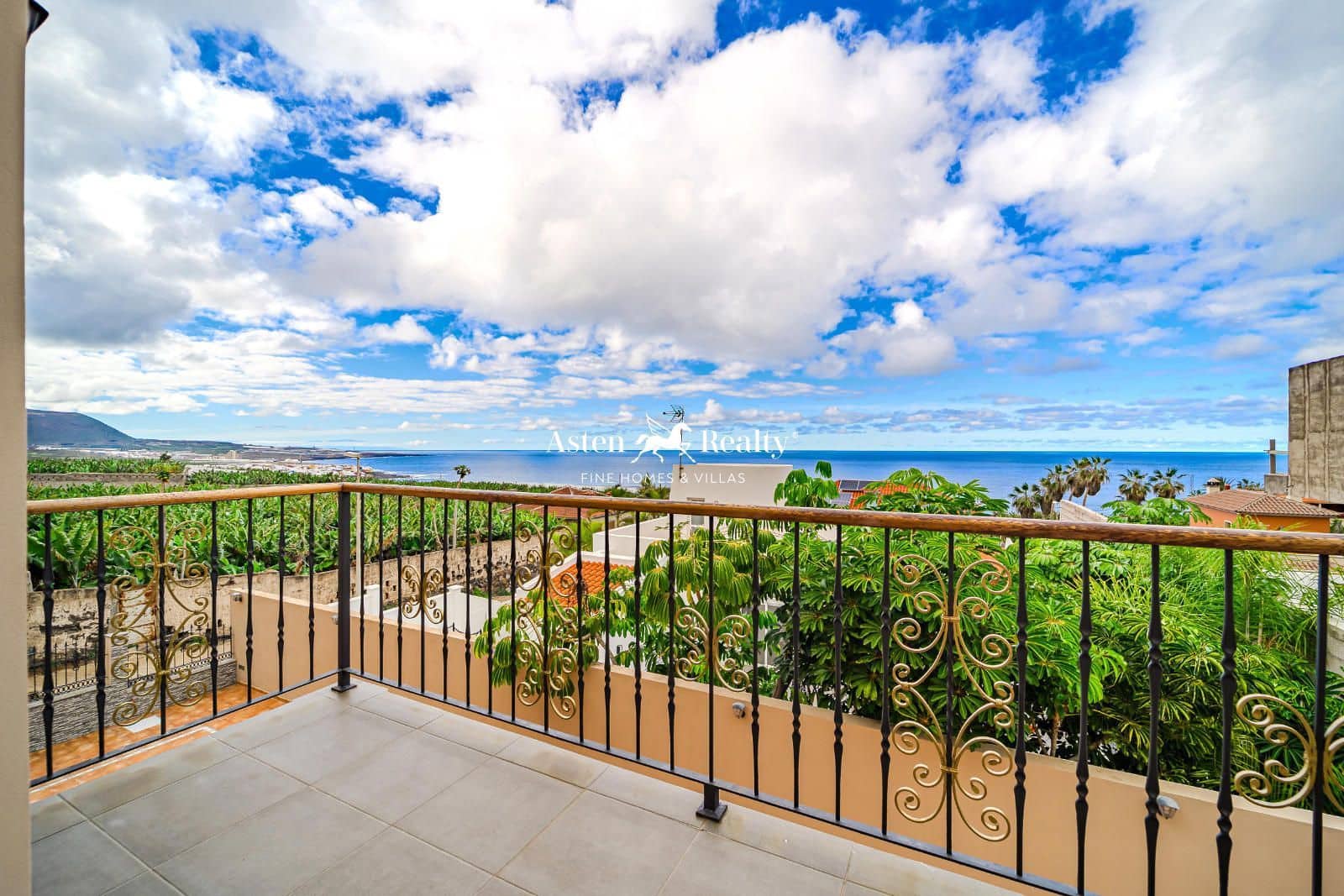 5 bedroom Townhouse for sale in Garachico with garage - € 975,000 (Ref: 8842265)