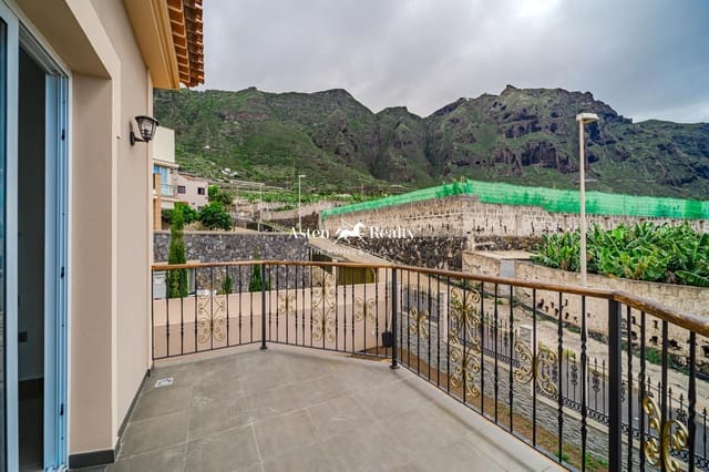 5 bedroom Townhouse for sale in Garachico with garage - € 975,000 (Ref: 8842265)