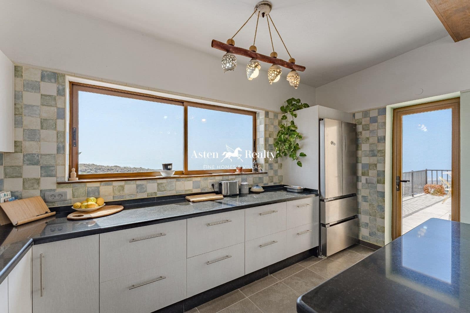 6 slaapkamer Villa te koop in San Miguel de Abona met zwembad garage - € 860.000 (Ref: 8897318)