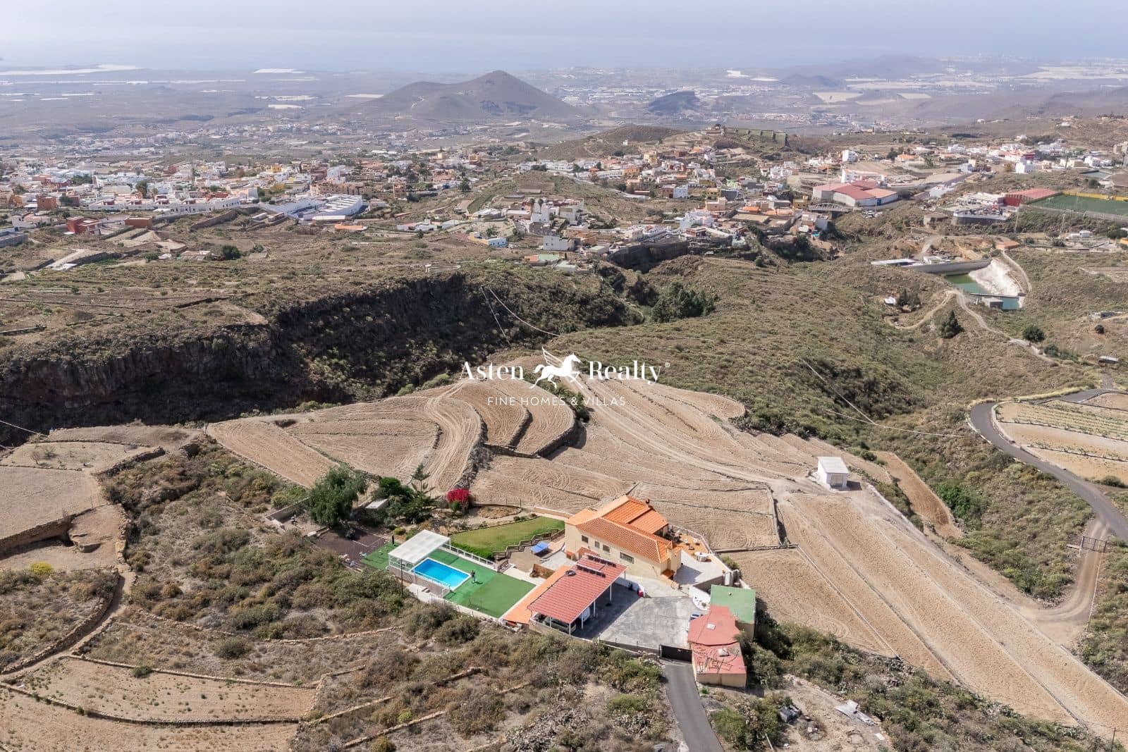 6 slaapkamer Villa te koop in San Miguel de Abona met zwembad garage - € 860.000 (Ref: 8897318)