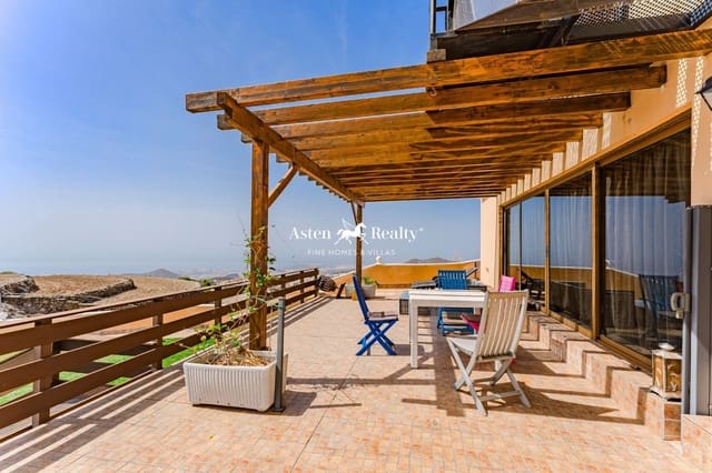 6 bedroom Villa for sale in San Miguel de Abona with pool garage - € 860,000 (Ref: 8897318)